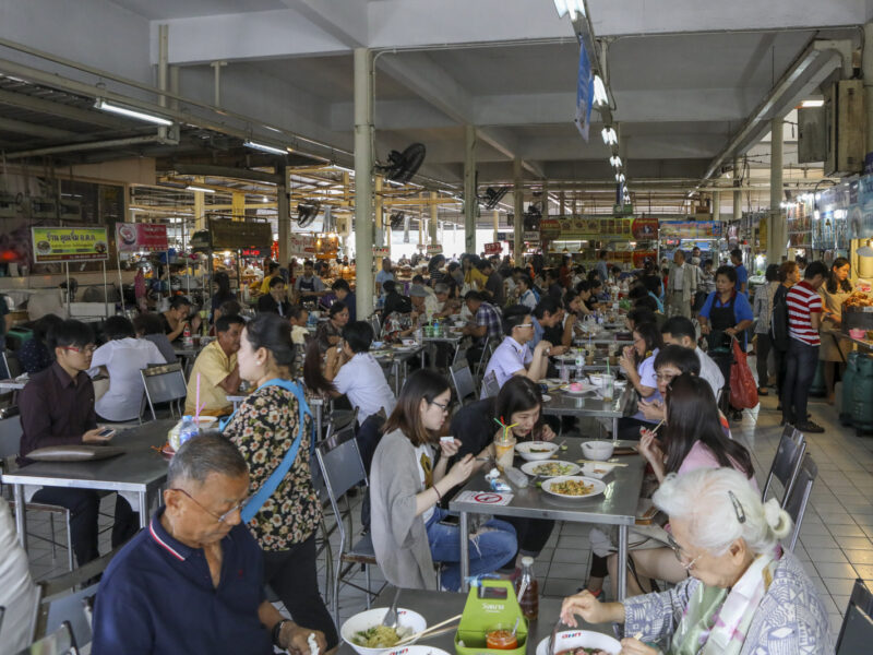 Food courten på Or Tor Kor market är en av Bangkoks absolut bästa